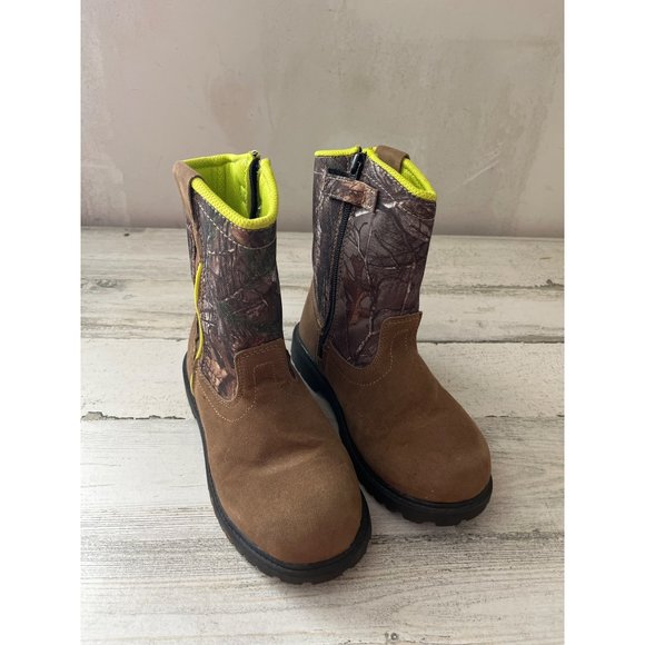 Magellan Outdoors boys zippered camouflage boots size 2D - Picture 1 of 5
